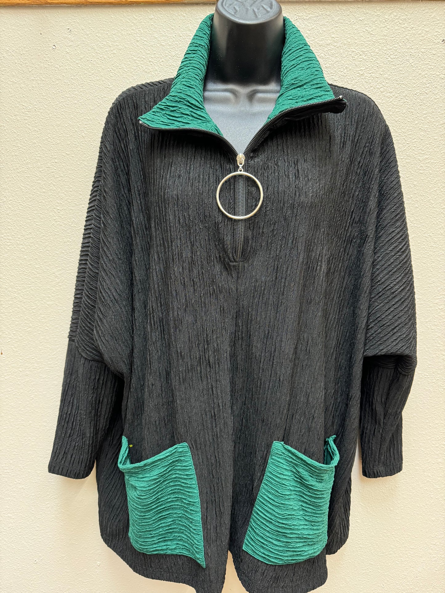 INOAH ZIPPER BLK & EMERALD OS TOP